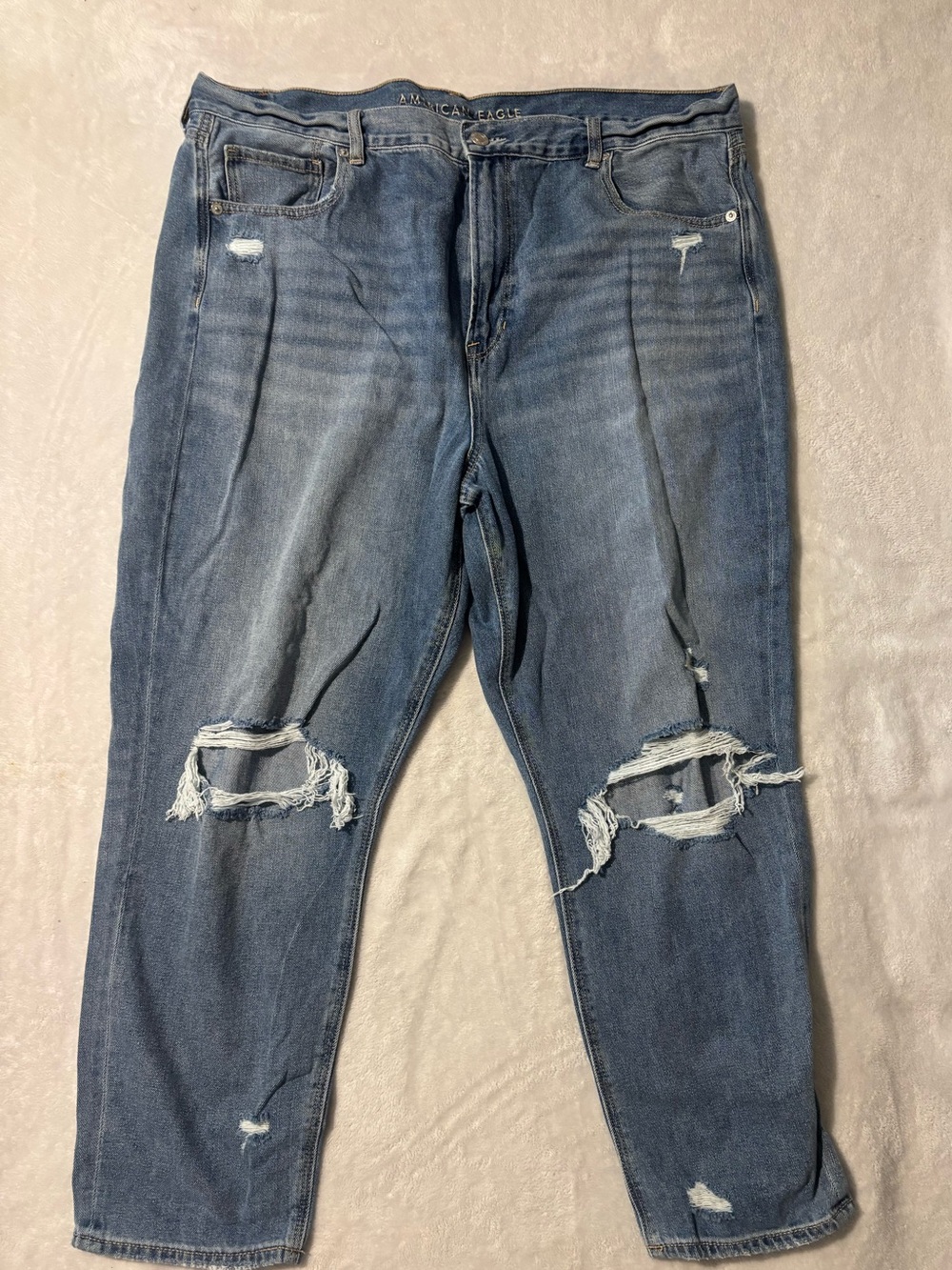 American Eagle Distressed Mom Jeans – Size 20 Short